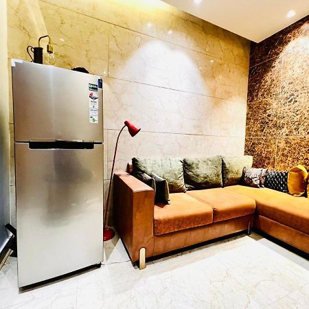 Divine Studios Rajouri Garden Ню Делхи Екстериор снимка