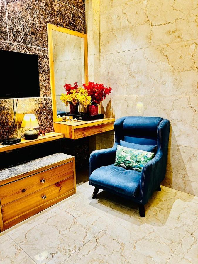 Divine Studios Rajouri Garden Ню Делхи Екстериор снимка