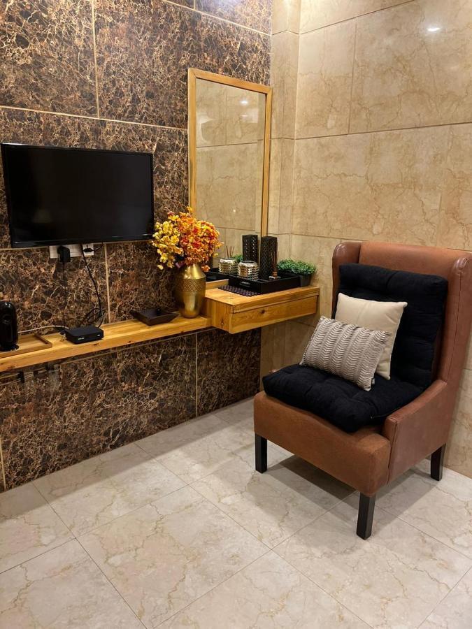 Divine Studios Rajouri Garden Ню Делхи Екстериор снимка