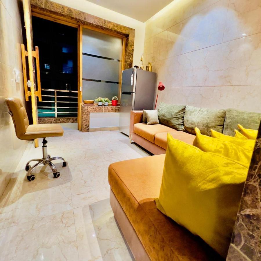 Divine Studios Rajouri Garden Ню Делхи Екстериор снимка