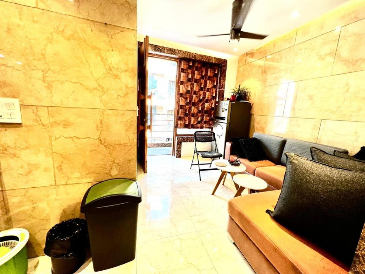 Divine Studios Rajouri Garden Ню Делхи Екстериор снимка