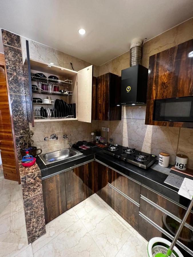 Divine Studios Rajouri Garden Ню Делхи Екстериор снимка